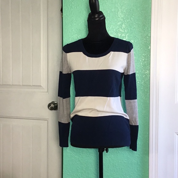 Banana Republic Sweaters - Adorable Banana Republic sweater